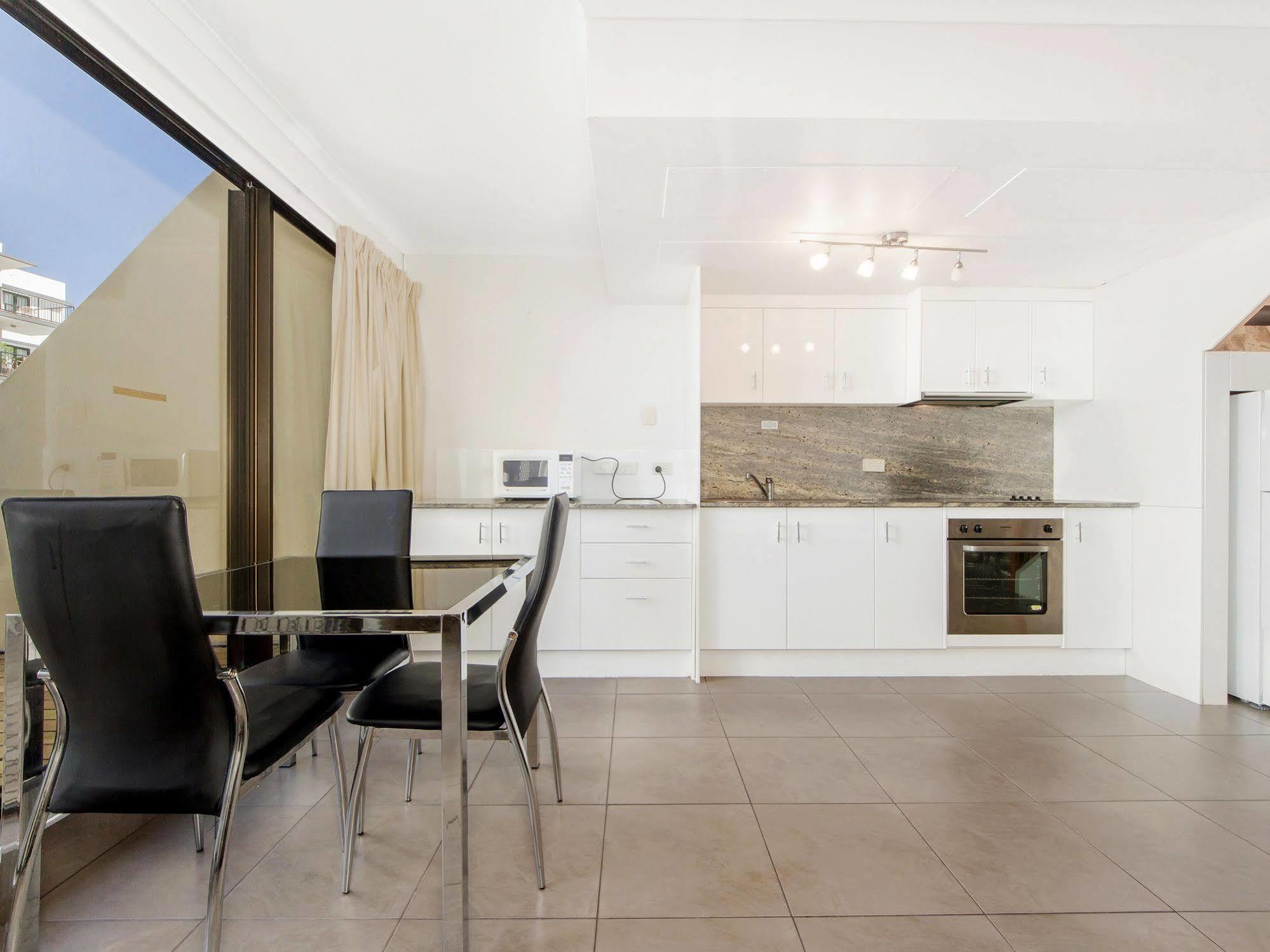 Broadbeach Travel Inn Apartments Gold Coast Exterior foto